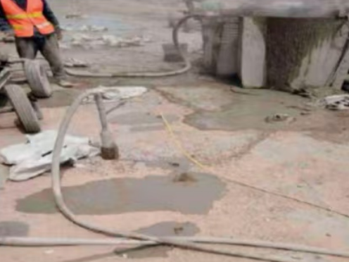 穆棱水泥混凝土路面板底注浆技术 路面脱空注浆整治方案