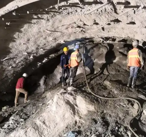 穆棱拱顶带模注浆料的施工流程及注意事项